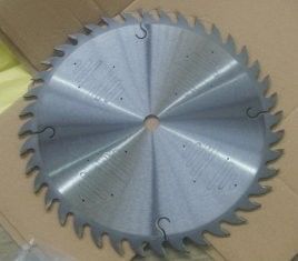 タングステン カーバイド見たブレードを挿入します。