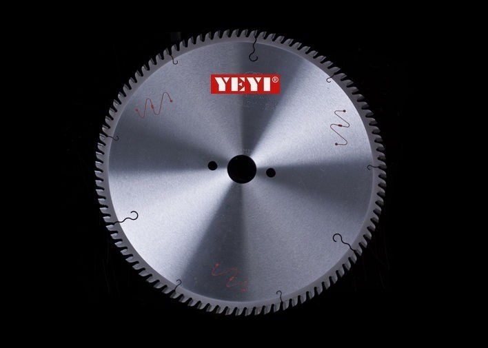 円 96 本の歯 TCT は鋼鉄パネル 300mm の切断についてはひっくり返た鋸歯の炭化物を